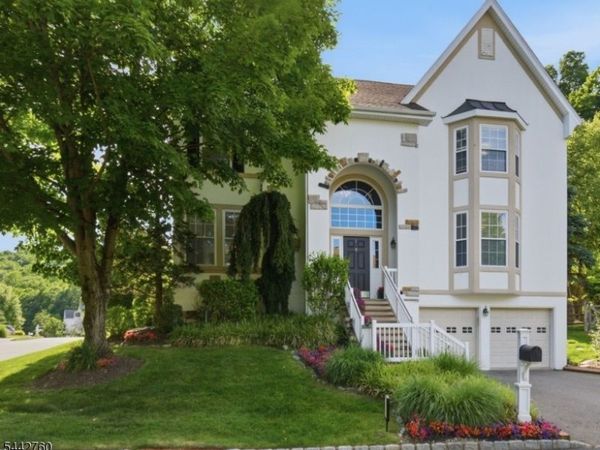 1 Rock Ledge, Oakland, NJ 07436