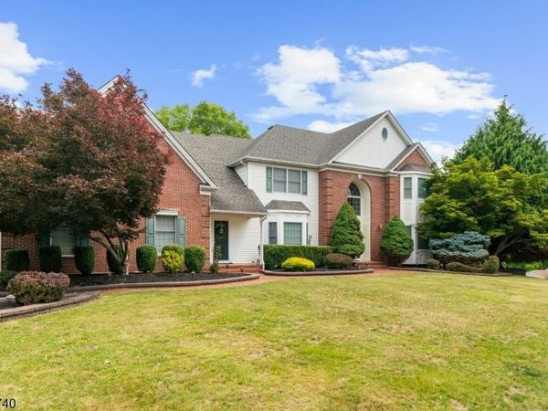 3 Regal Way, Raritan, NJ 08822