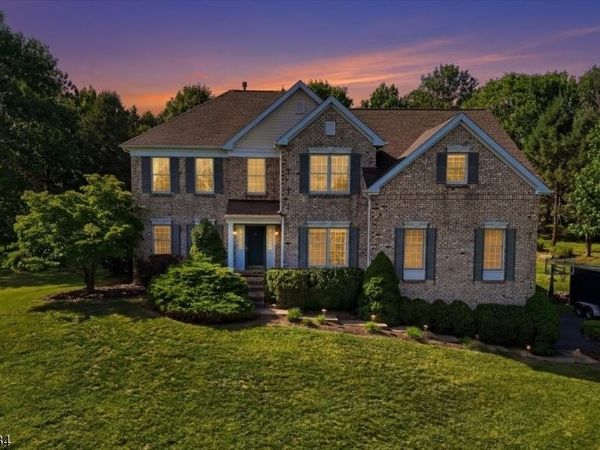 29 Old Schoolhouse Rd, Bethlehem, NJ 08802