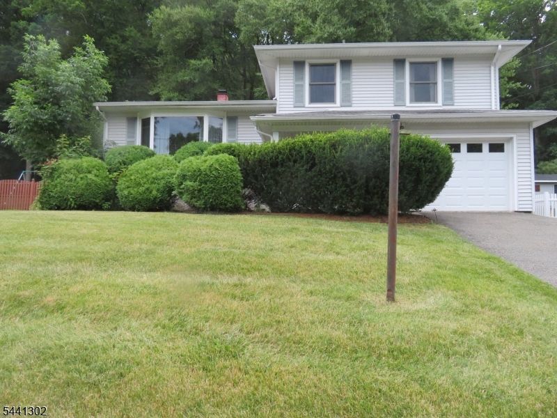 30 Deer Path Dr, Mount Olive, NJ 07836 Main Photo