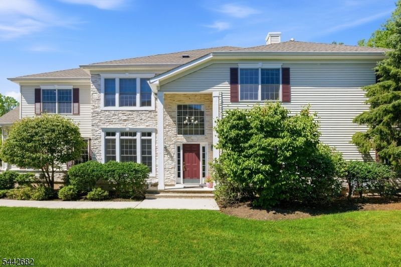 10 Camlet Ct, Roseland, NJ 07068 Main Photo