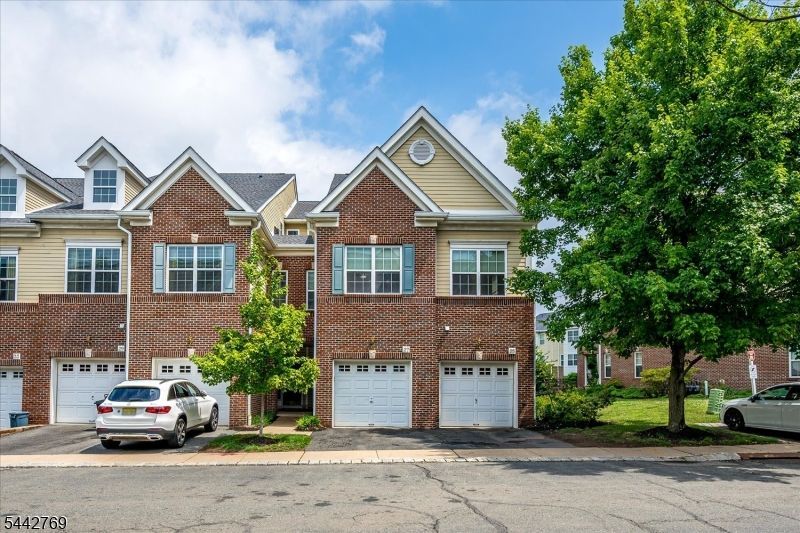 27 Taft Ln, Morristown, NJ 07960 Main Photo
