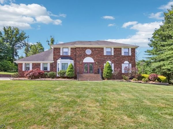 4 Viking Ct, Randolph, NJ 07869