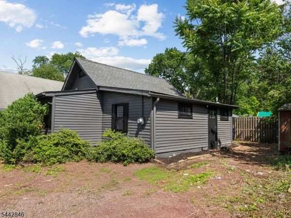 2 Knowles Ln, Mount Olive, NJ 07828