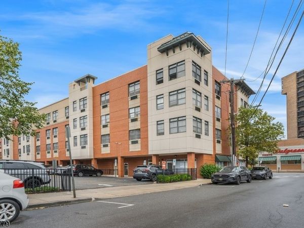 9252 Kennedy Blvd, North Bergen, NJ 07047