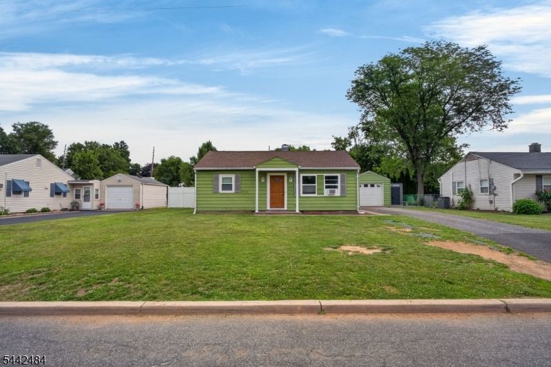 309 Stelko Ave, Lopatcong, NJ 08865 Main Photo