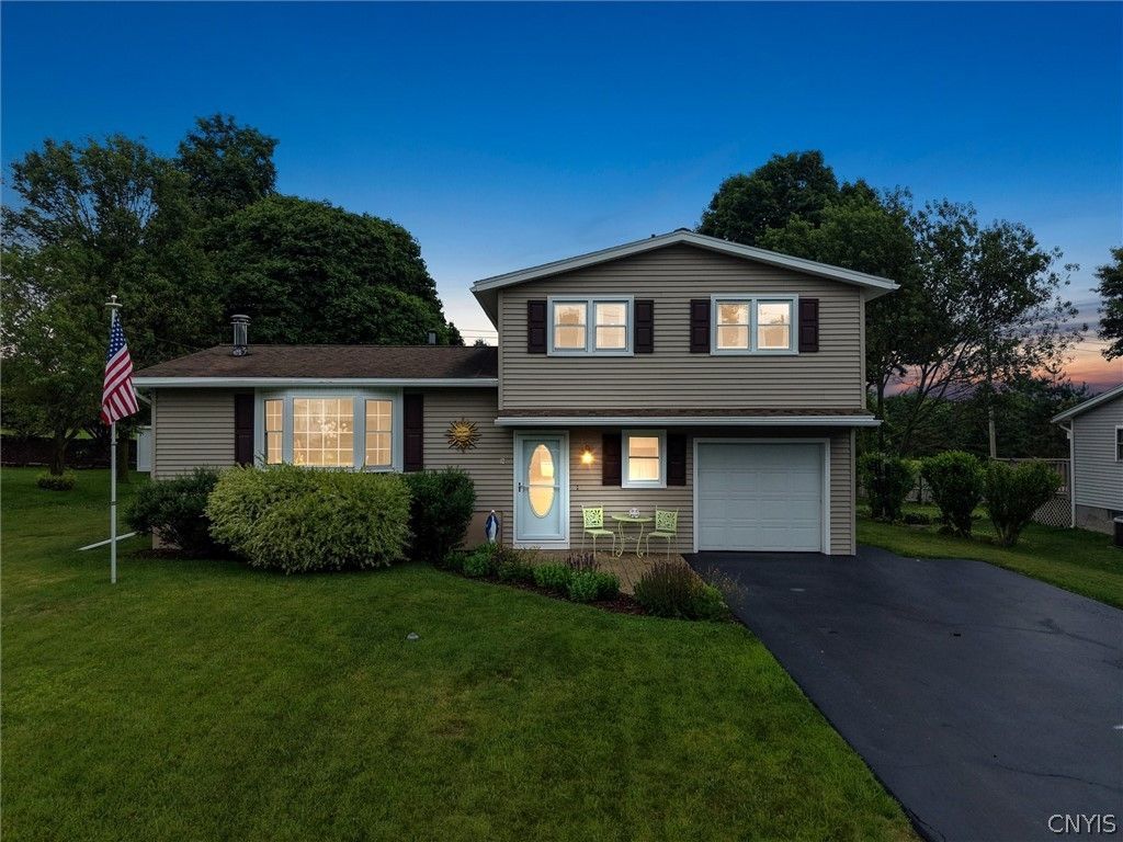 12 Barbara Lane, Camillus, NY 13031 Main Photo