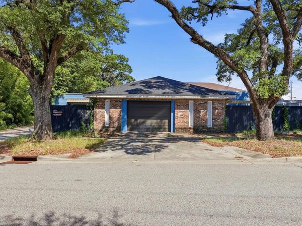 219 Dozier St., Georgetown, SC 29440