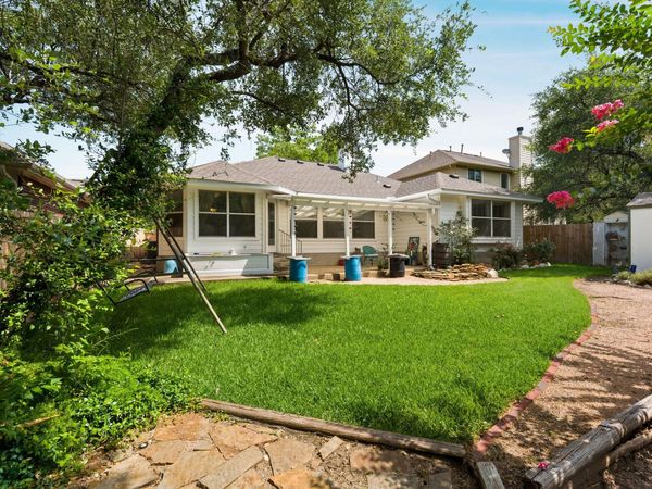 810 Hilltop DR, Leander, TX 78641