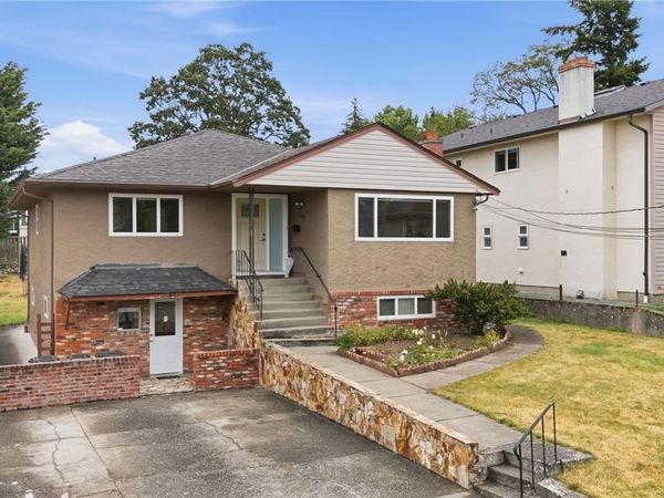 560 Mountfield St , Saanich, BC V8X 1Y8