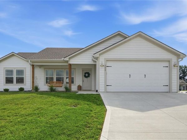 1315 NE Redwood Court, Oak Grove, MO 64075