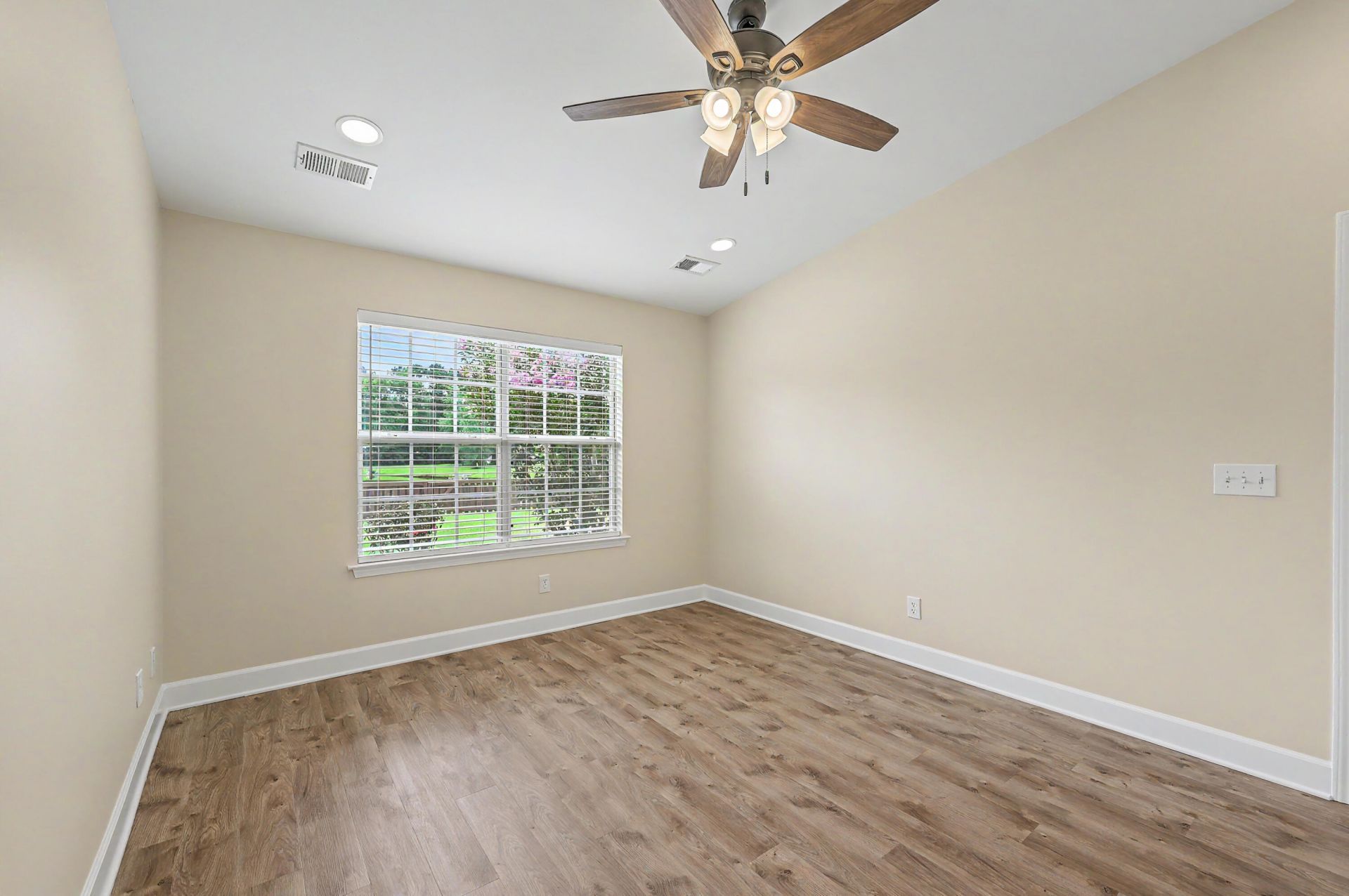 243 Dunning Road Photo 17