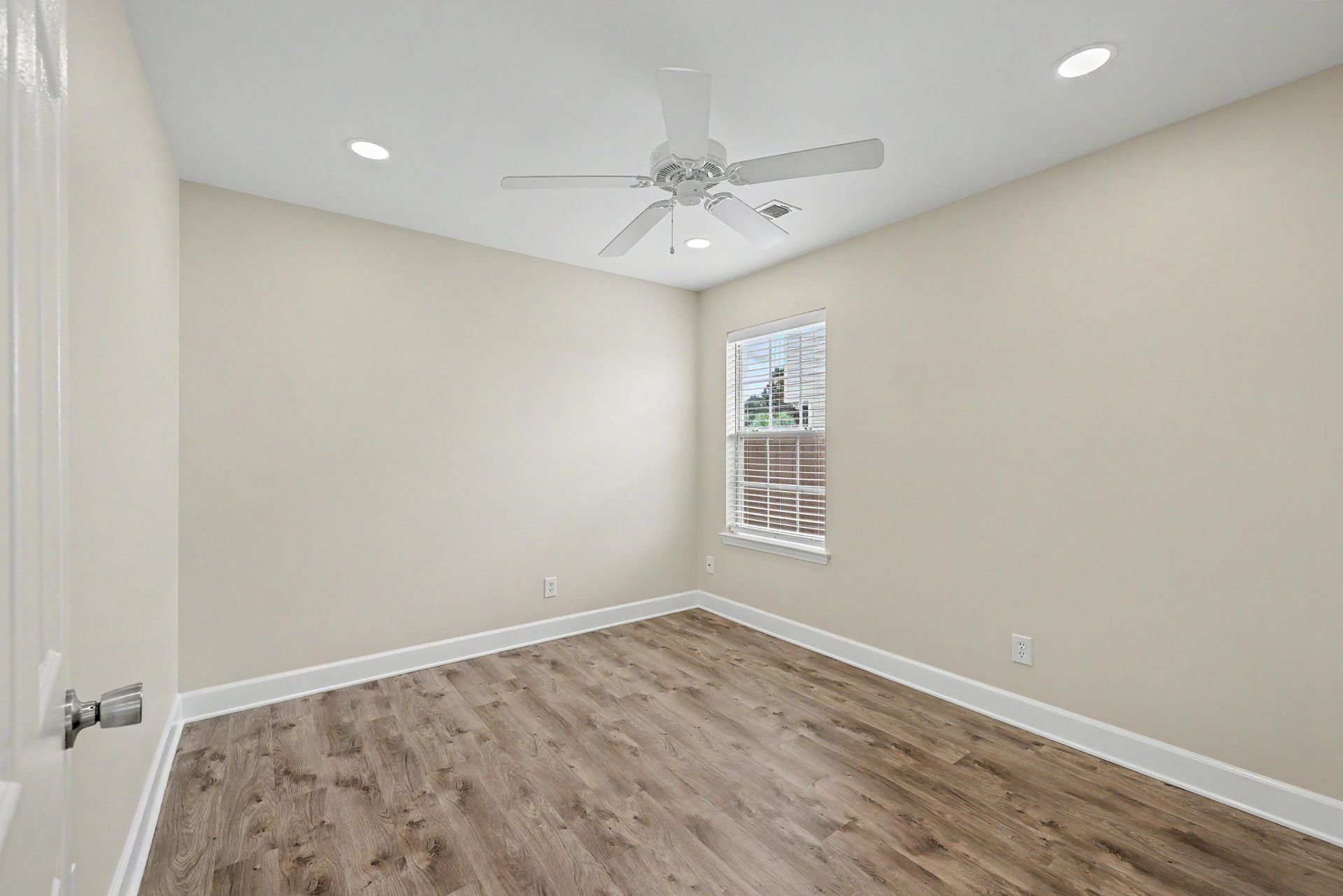 243 Dunning Road Photo 24
