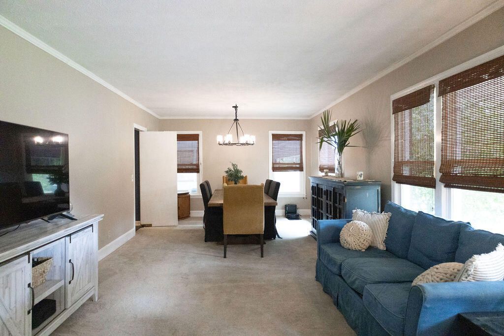210 Jasmine Drive Photo 2