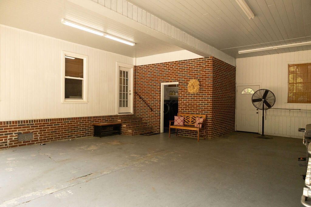 210 Jasmine Drive Photo 31