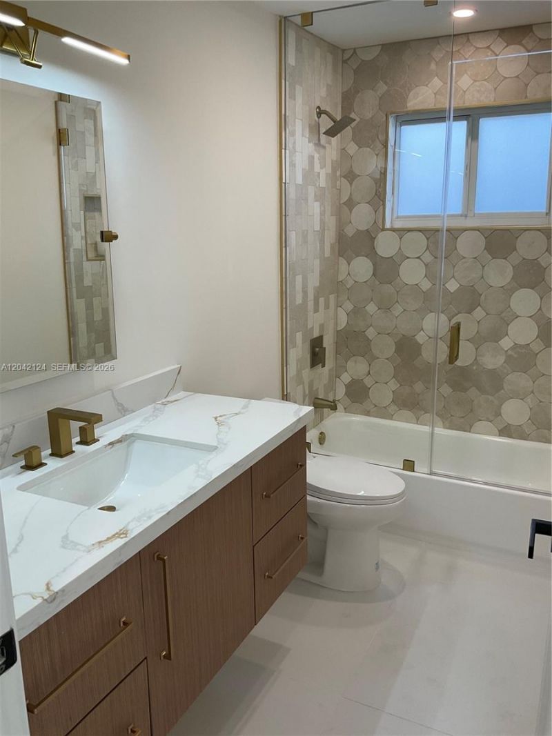 2315 NW 3rd St , Miami, FL 33125 Photo