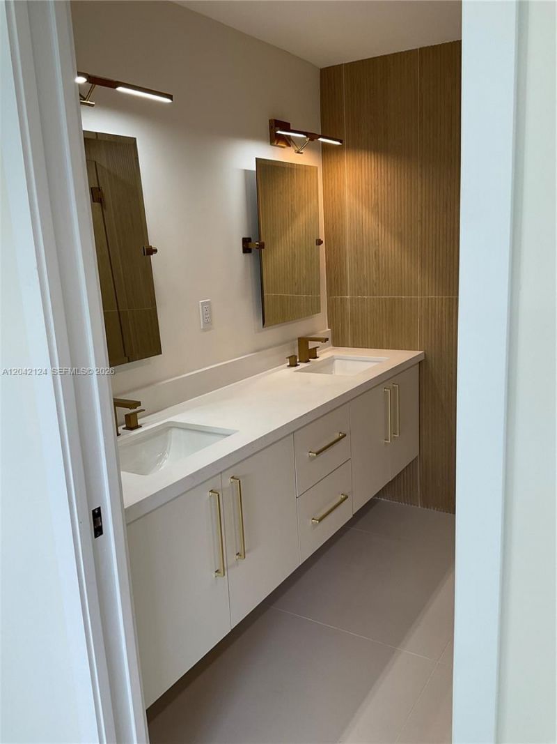 2315 NW 3rd St , Miami, FL 33125 Photo
