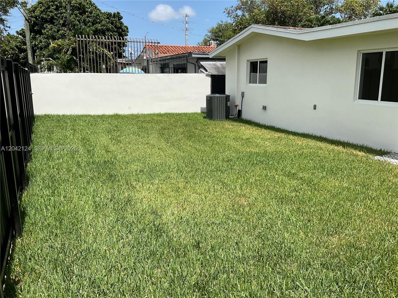 2315 NW 3rd St , Miami, FL 33125 Photo