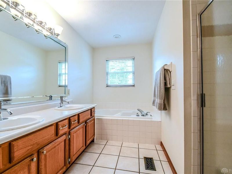 2435 Dutch Mill Drive, Fairborn, OH 45324 Photo 18