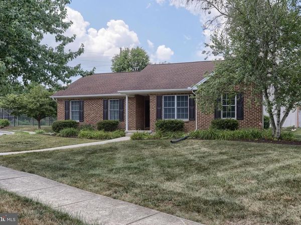 1 SWEET ARROW DRIVE, HUMMELSTOWN, PA 17036