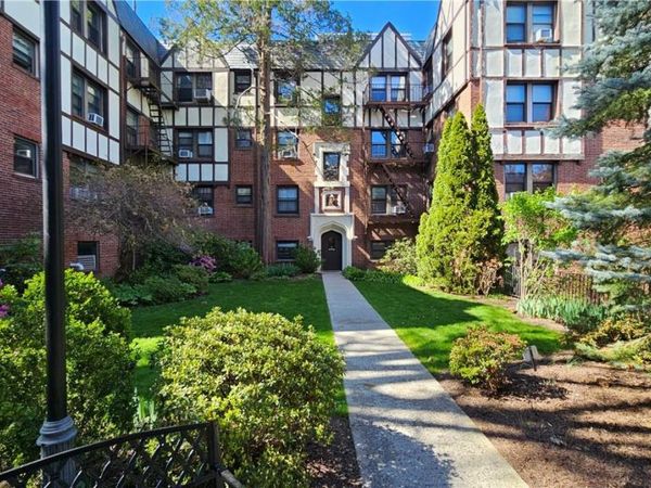 3 Greenridge Avenue, Unit D7, White Plains, NY 10605