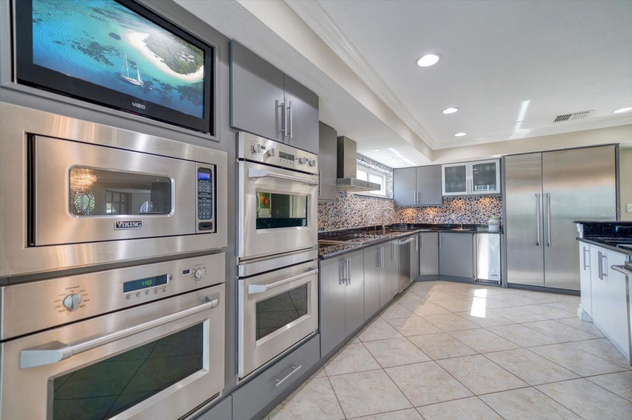 101 Harrison Avenue, Belleair Beach, FL 33786 Photo