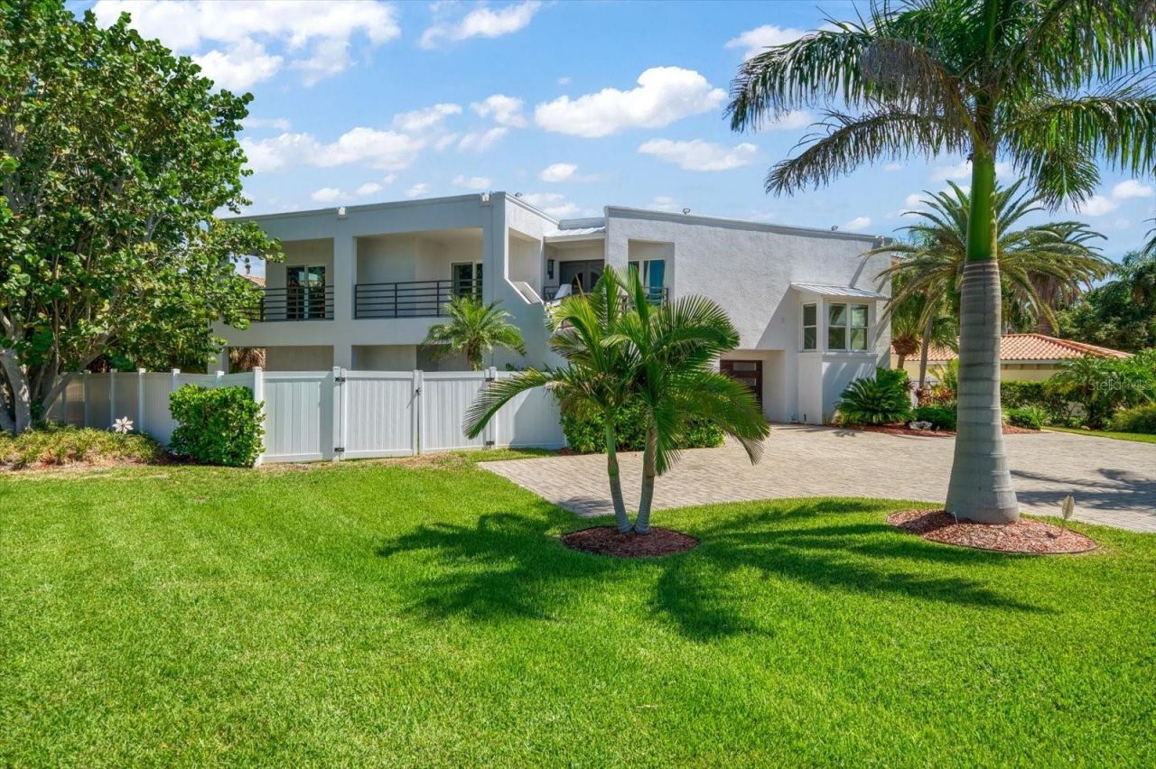 101 Harrison Avenue, Belleair Beach, FL 33786 Photo