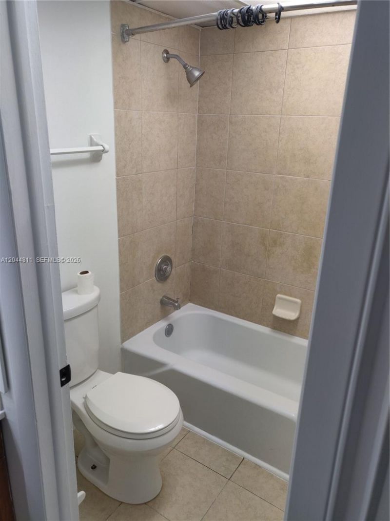 3750 Inverrary Dr , Unit 2Q, Lauderhill, FL 33319 Photo