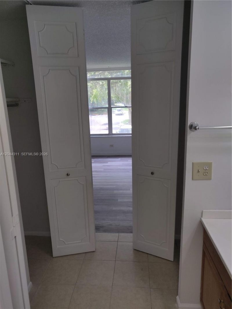 3750 Inverrary Dr , Unit 2Q, Lauderhill, FL 33319 Photo