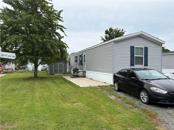 58 Betty Lou Drive , Middlefield, OH 44062