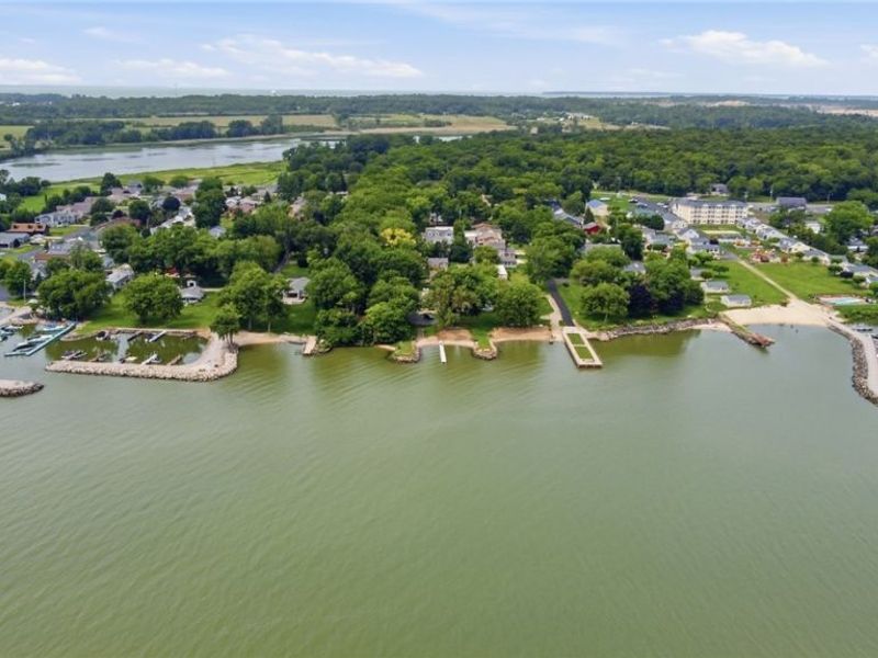 2327 S Oak Knoll Drive, Lakeside Marblehead, OH 43440 Photo 2