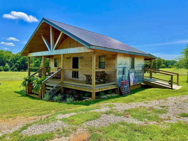 8 Lambs Ferry Rd , Leoma, TN 38468
