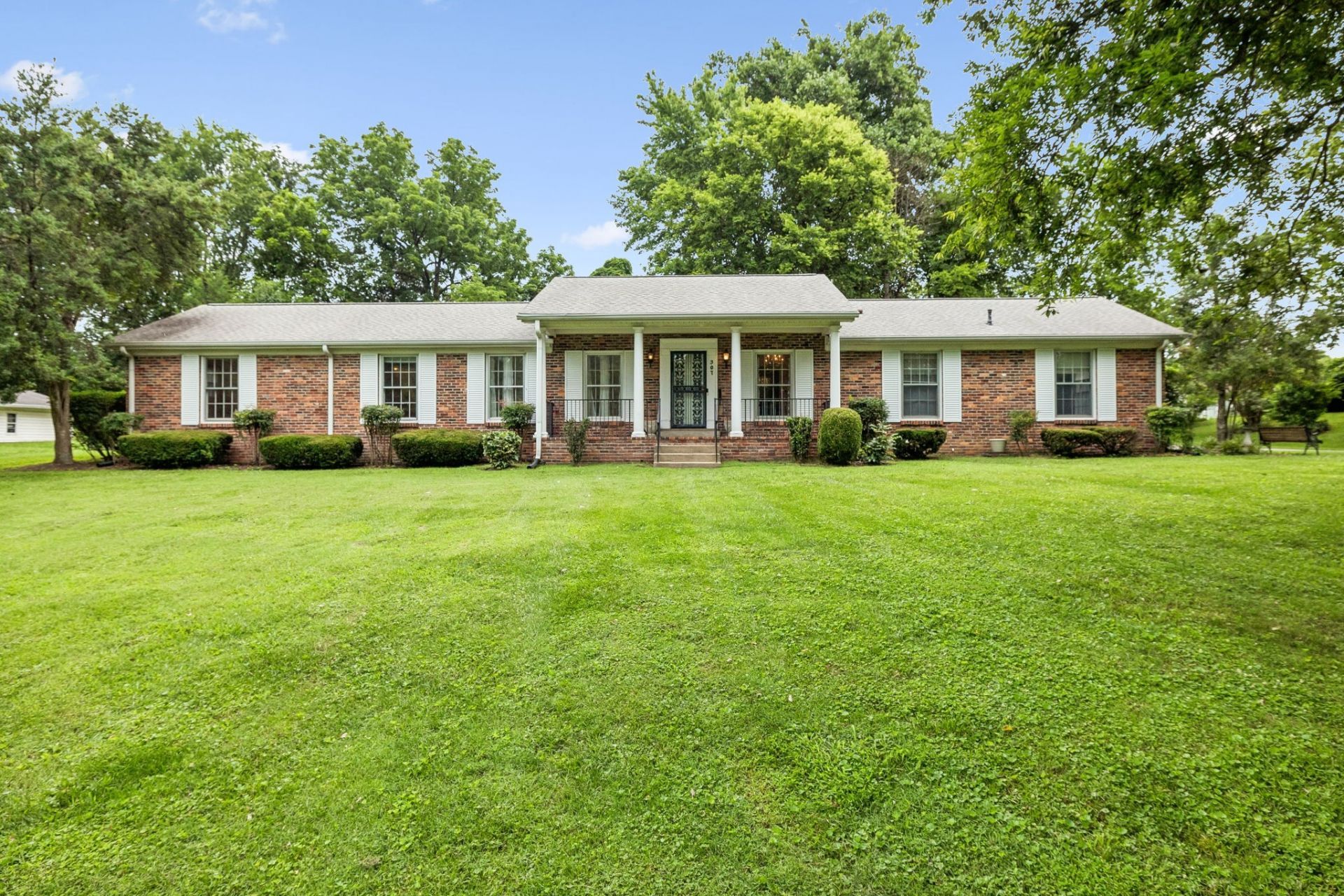 307 Woodlawn Dr, Mount Juliet, TN 37122 Main Photo