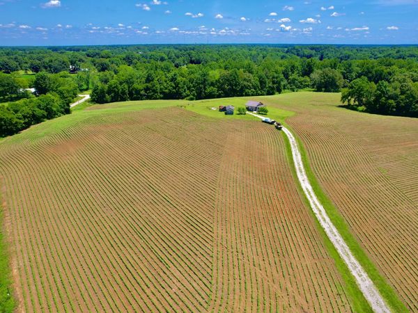 8 Lambs Ferry Rd , Leoma, TN 38468