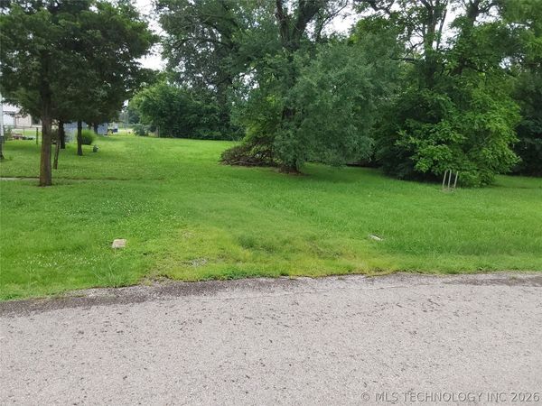 514 Maple Street , Chelsea, OK 74016