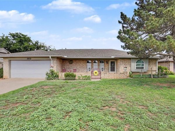 2412 N Robin Street, Altus, OK 73521