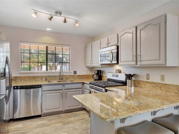 2851 VALLEY VIEW Boulevard , Unit 1016, Las Vegas, NV 89102