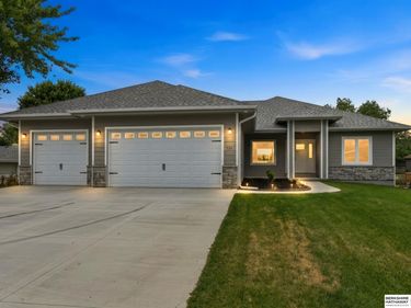 17214 Chalet Drive, Bellevue, NE 68123