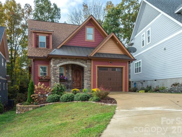 39 Tudor Way, Black Mountain, NC 28711