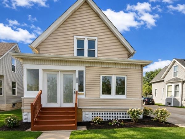 217 Prairie Street , Aurora, IL 60506