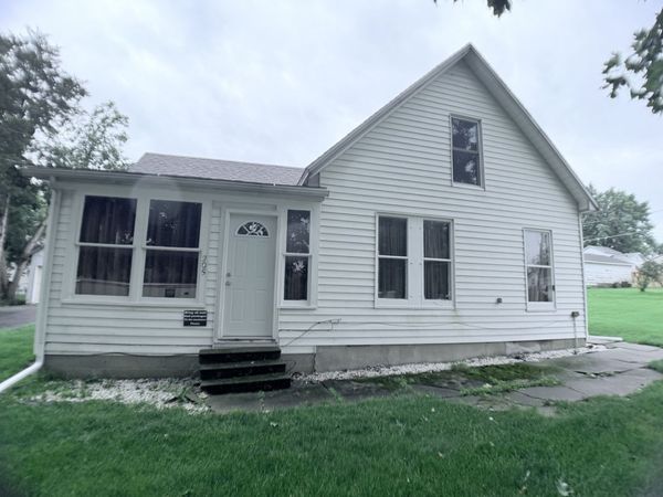 205 E Pease Street , Heyworth, IL 61745