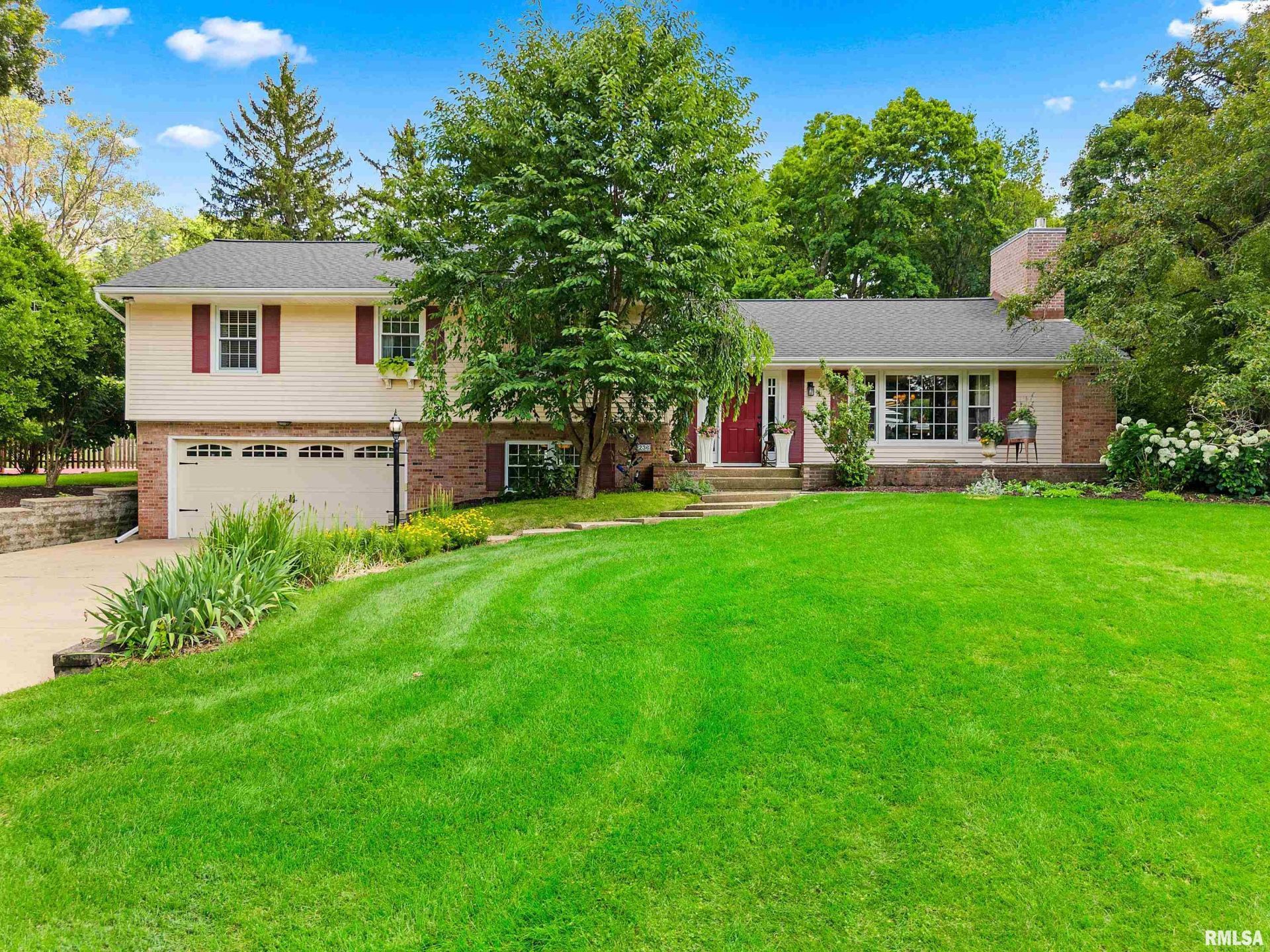 236 Van Dyke Drive, Canton, IL 61520 Main Photo