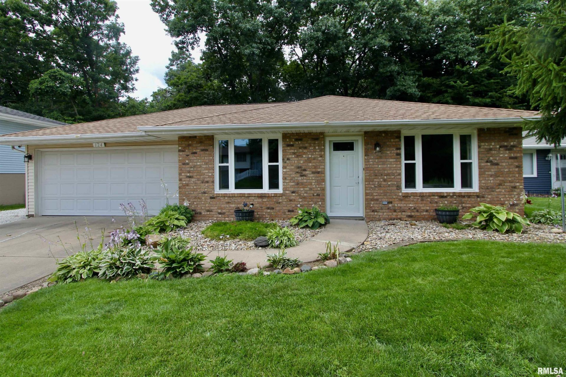 124 Shoshone Drive, East Peoria, IL 61611 Main Photo