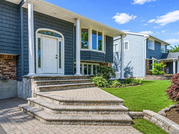 14 Stanley Place , Hauppauge, NY 11788