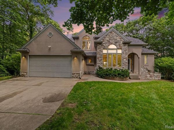 13445 Chateau Cove Drive, Groveland Twp, MI 48442