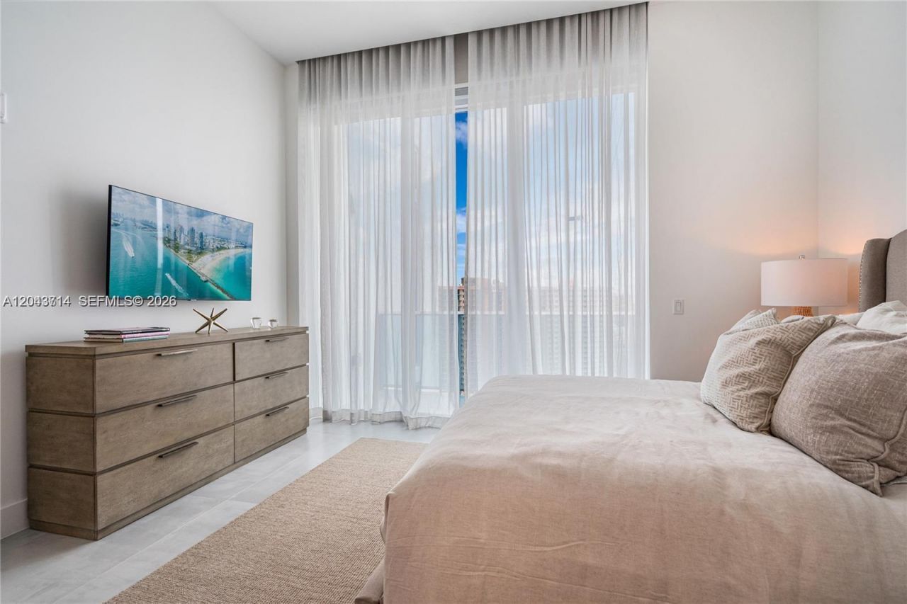17550 Collins Ave , Unit PH1, Sunny Isles Beach, FL 33160 Photo