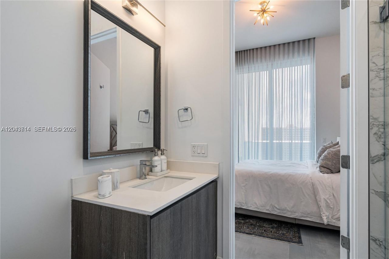 17550 Collins Ave , Unit PH1, Sunny Isles Beach, FL 33160 Photo