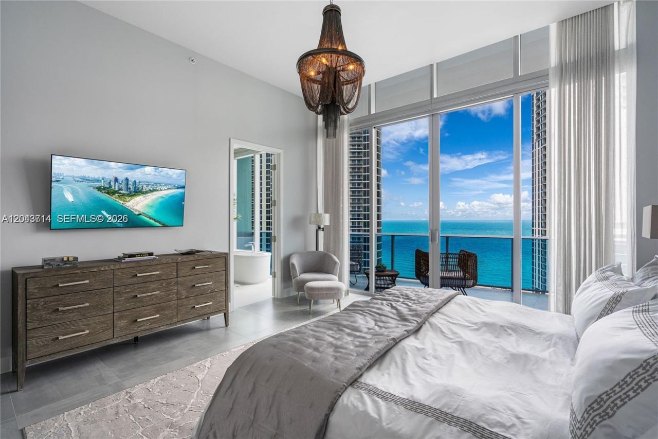 17550 Collins Ave , Unit PH1, Sunny Isles Beach, FL 33160 Photo