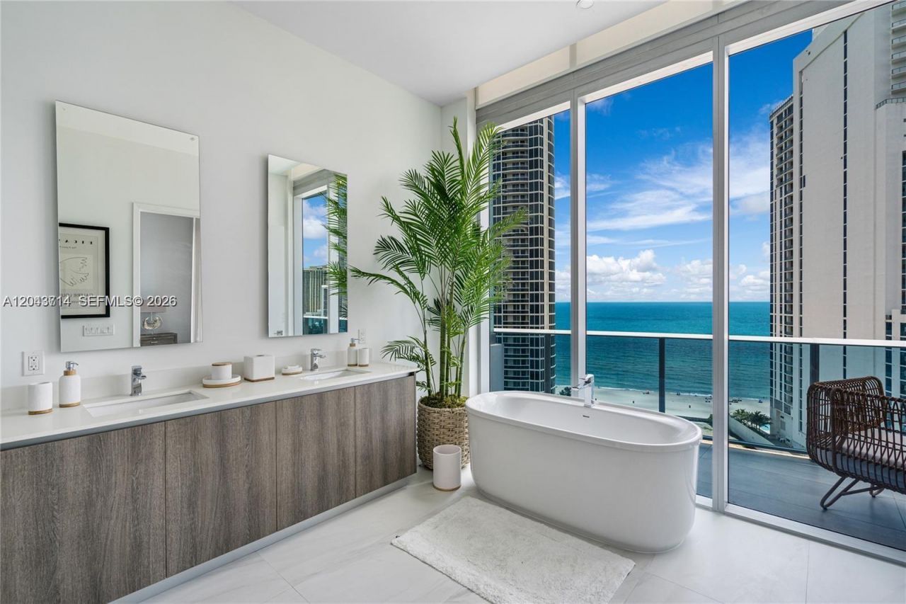 17550 Collins Ave , Unit PH1, Sunny Isles Beach, FL 33160 Photo