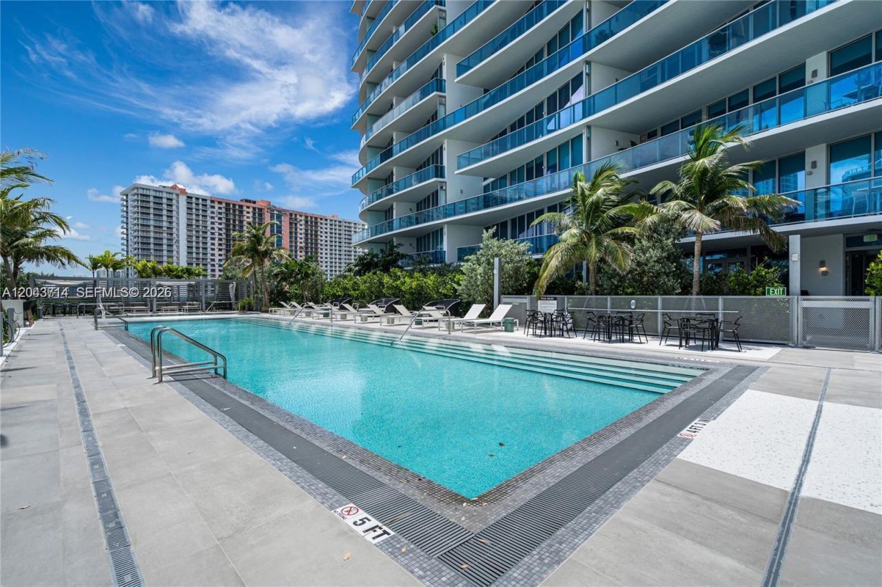 17550 Collins Ave , Unit PH1, Sunny Isles Beach, FL 33160 Photo